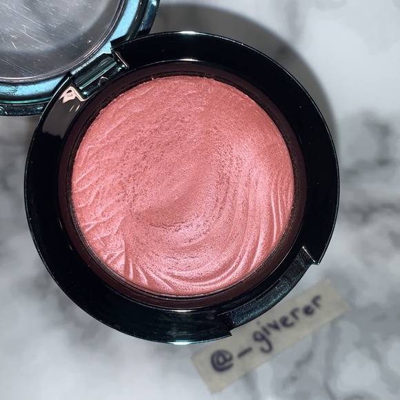 SEA ME, HEAR ME Alluring Aquatic MAC Extra Dimension Blush - Picture 3 of 15